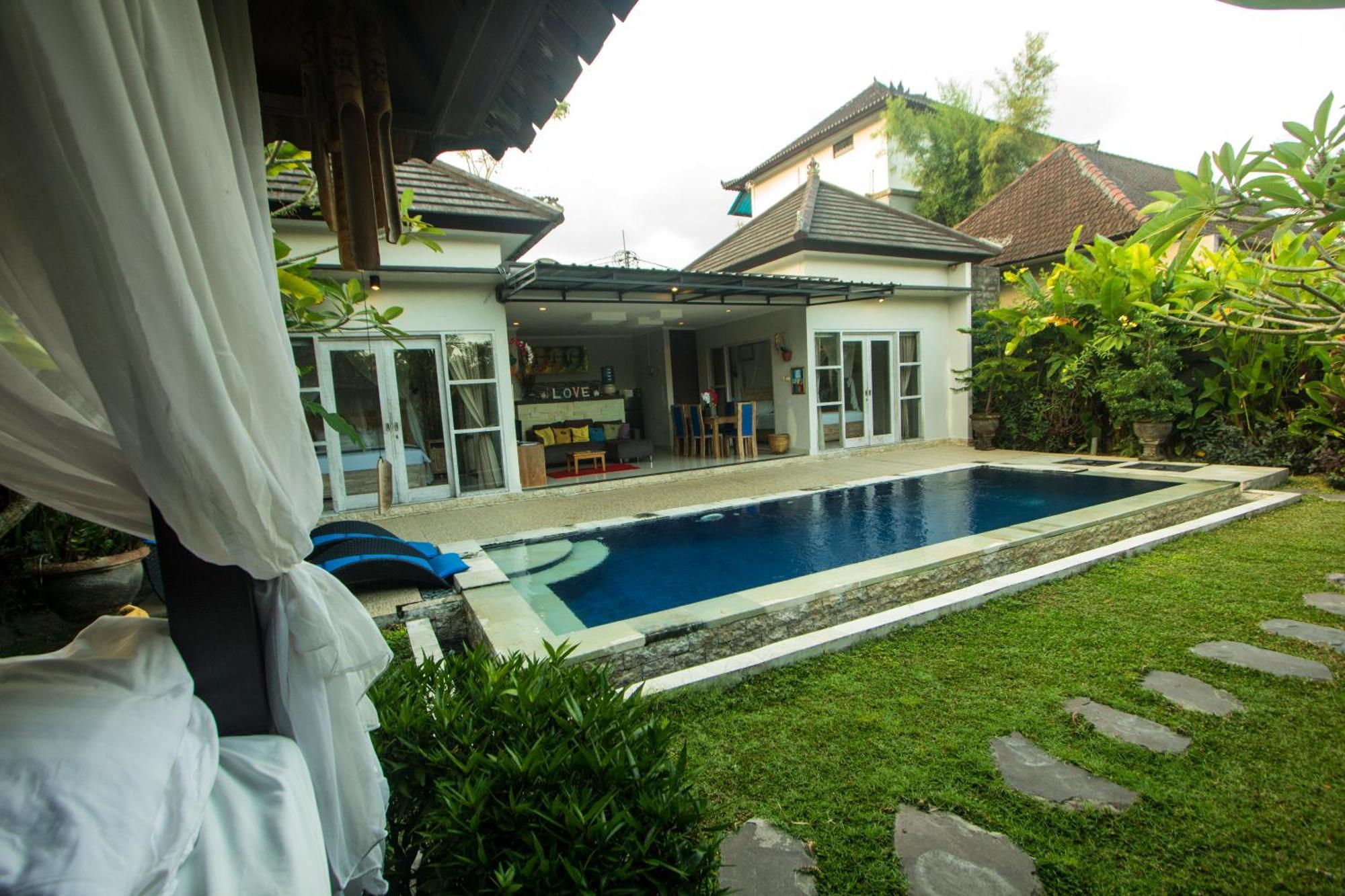 Ratna Villa Ubud  Exterior photo